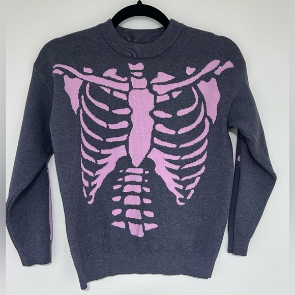 ⭐️ Forever 21 Kids Girls Gray and Pink Crew Neck Skeleton Sweater Size 9-10 - Picture 1 of 6